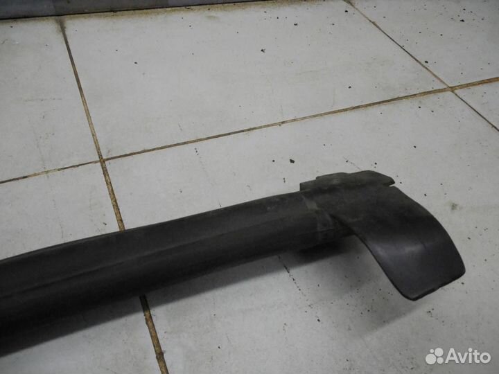 Уплотнитель капота Duster 2012