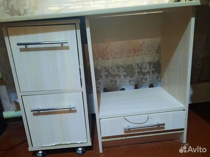 Компьютерный стол