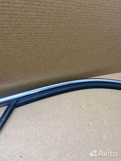 Уплотнитель стекла передний левый Skoda Kodiaq