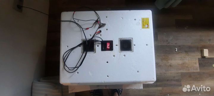 Автоматический инкубатор для 104 яица