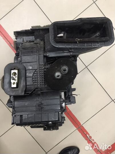 Nissan tiida корпус печки отопителя