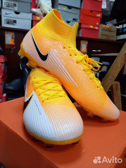 Футбольные бутсы nike