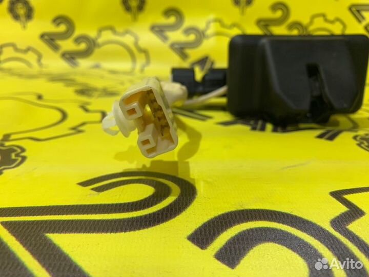 Замок багажника Toyota Harrier GSU30 2grfe 2006.10