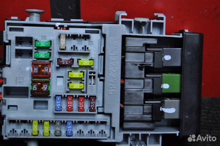 Блок предохранителей Chevrolet Cruze J300 F16D4