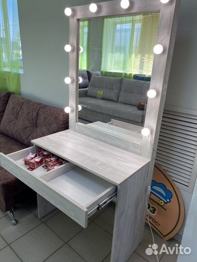 Туалетный столик