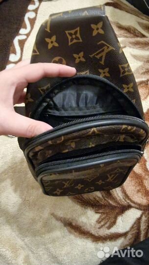 Бананка через плечо LV