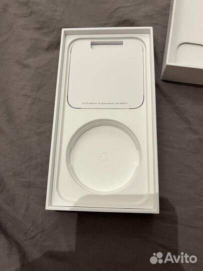 Коробка от iPhone13
