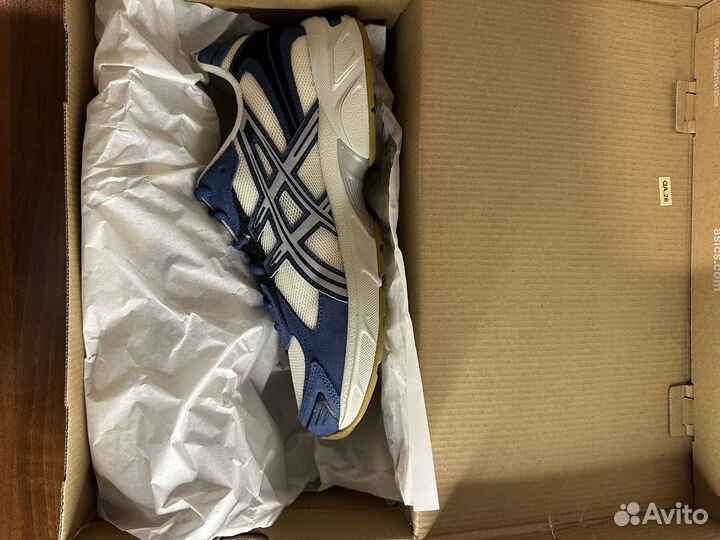 Кроссовки asics