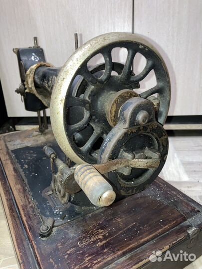 Швейная машинка зингер