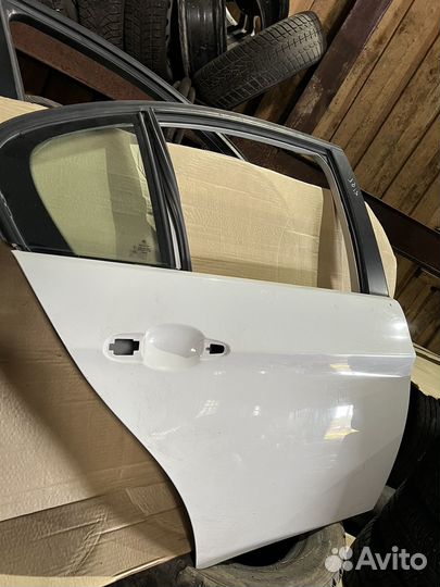 Двери левые bmw e 90
