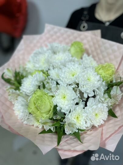 Букет из кустовой хризантемы, розы, альстромерии