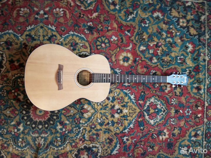 Акустическая гитара