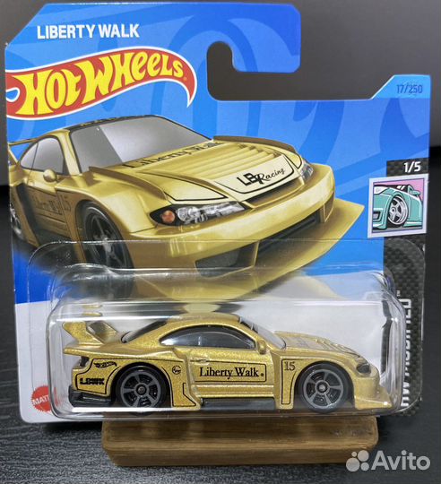 Hot wheels nissan silvia s15 gold