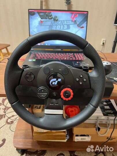 Игровой руль logitech с педалями