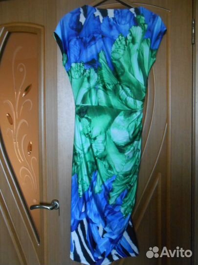 Яркое вечернее платье