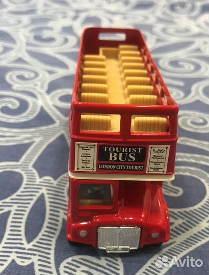 Красный двухэтажный автобус London