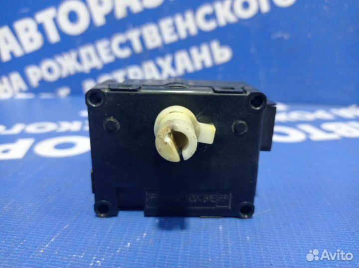 Моторчик заслонок отопителя Audi A8 седан ABZ 1996