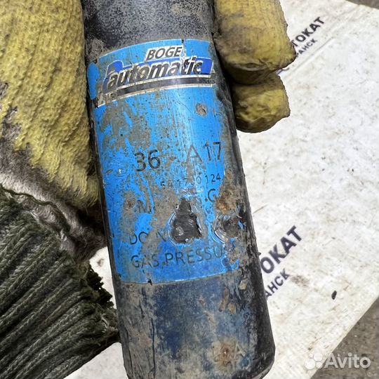 Амортизатор задний Mercedes W202