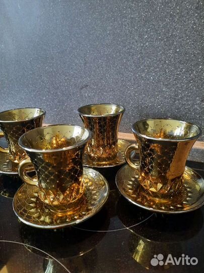 Чашки с блюдцами