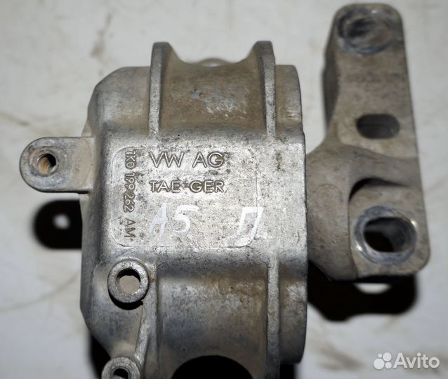 Опора двигателя правая Шкода Октавия А5