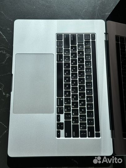 MacBook Pro 16 2021 i7 512