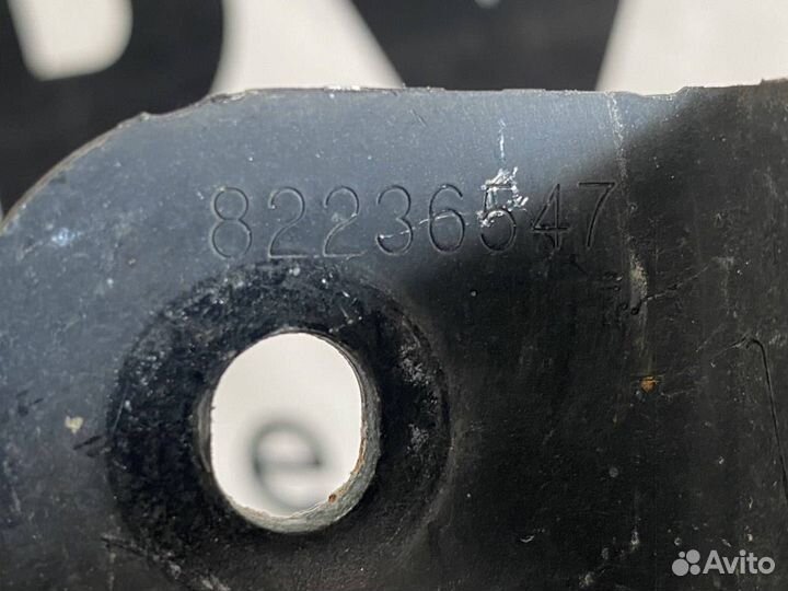 Кронштейн спойлера Volvo FH4 82236547