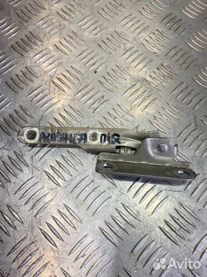 Петля капота передняя правая Renault Logan