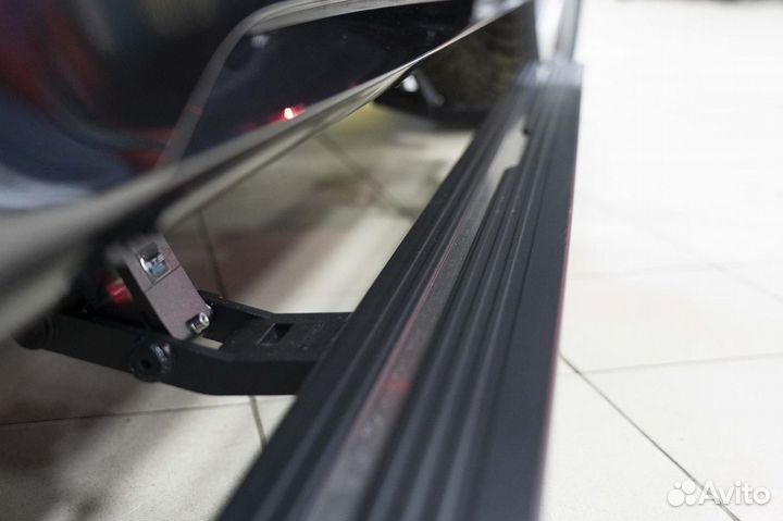 Выдвижные электрические пороги Toyota Tundra III