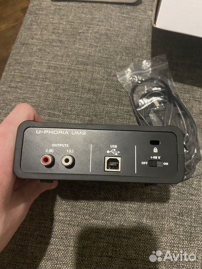Звуковая карта behringer um2