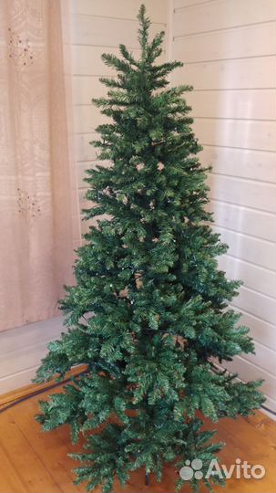 Ель искусcтвенная с гирляндами