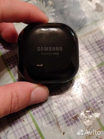 Кейсы для наушников разные