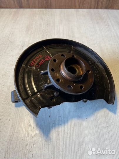 Кулак передний левый Opel Meriva B A14XER 2012