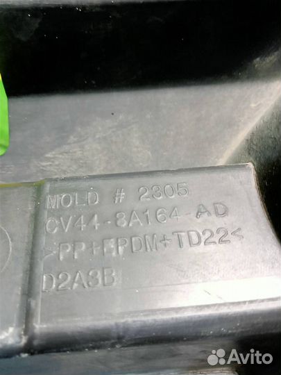 Кронштейн решетки радиатора Ford Kuga 2 CBS 2011