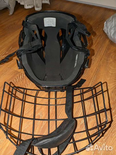 Хоккейный шлем