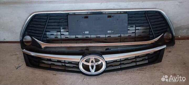 Передние решетки на toyota camry 55