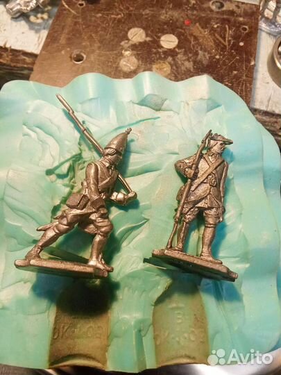 Форма для литья оловянных солдатиков