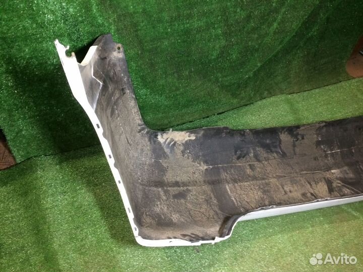 Бампер задний Nissan Tiida Latio SC11 Белый дефект