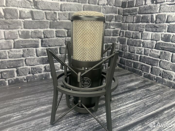 Студийный микрофон akg p420