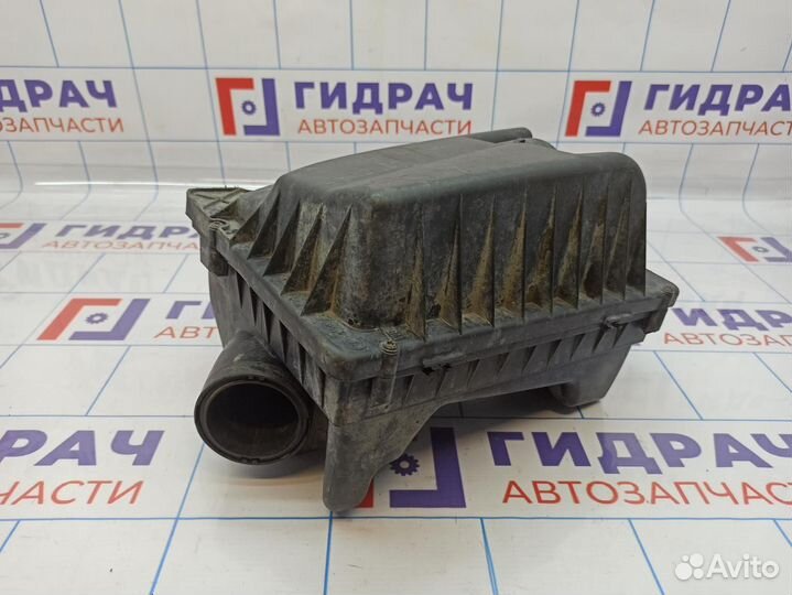 Корпус воздушного фильтра Opel Astra H 5834027. Дефект