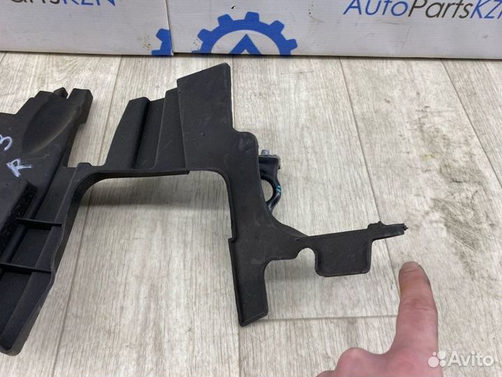 Дефлектор радиатора правый Honda Cr-V 5 L15BG