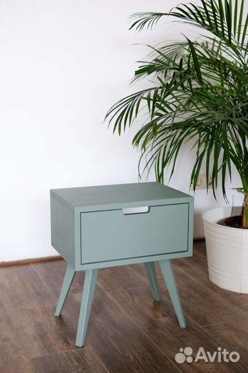 Тумба прикроватная из массива