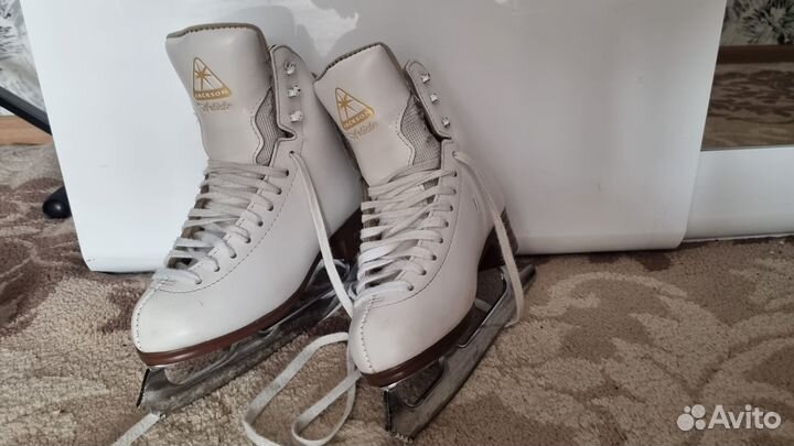 Фигурные коньки jackson