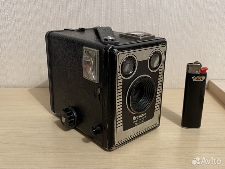 Старинная фотокамера Kodak Brownie Six-20 model C