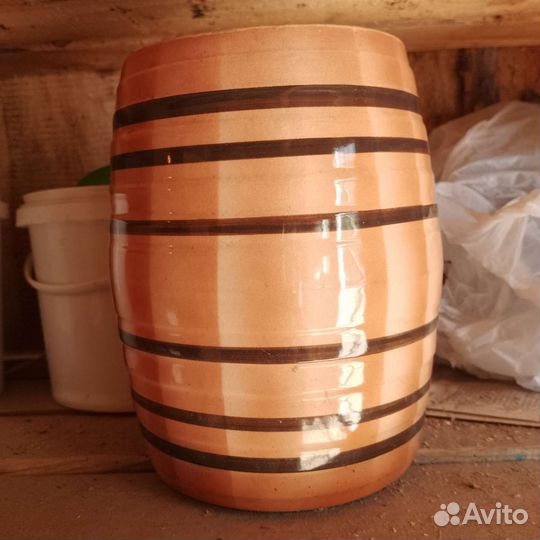 Бочонок керамический и крынка