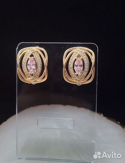 Серьги с камнем