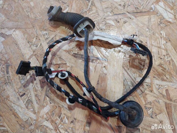 Проводка задней двери Skoda Yeti