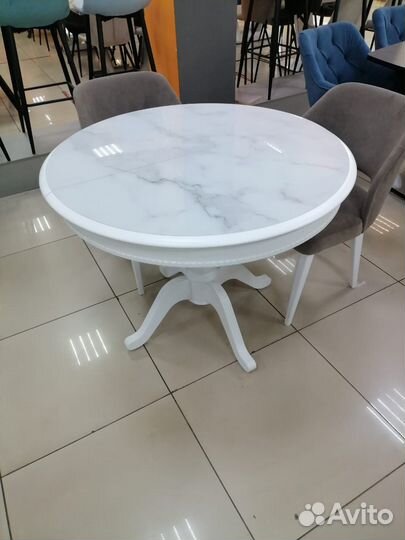 Стол обеденный