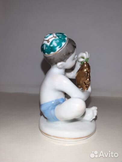 Мальчик с виноградом лфз