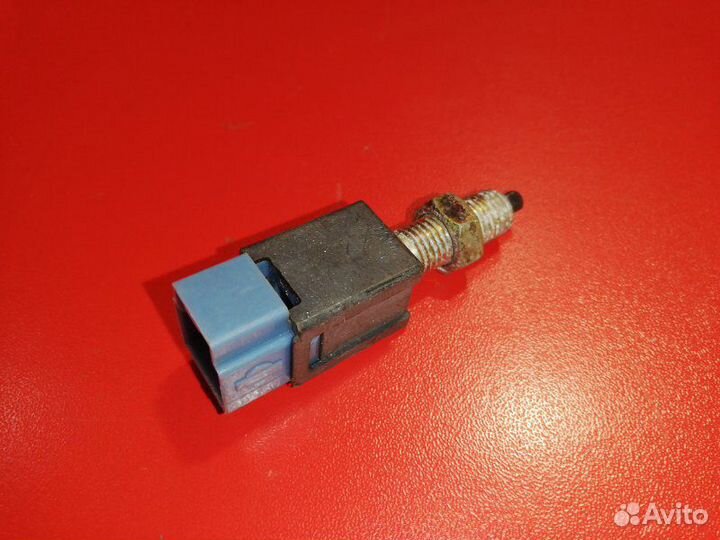 Концевик педали тормоза Nissan Laurel HC35 RB20DE