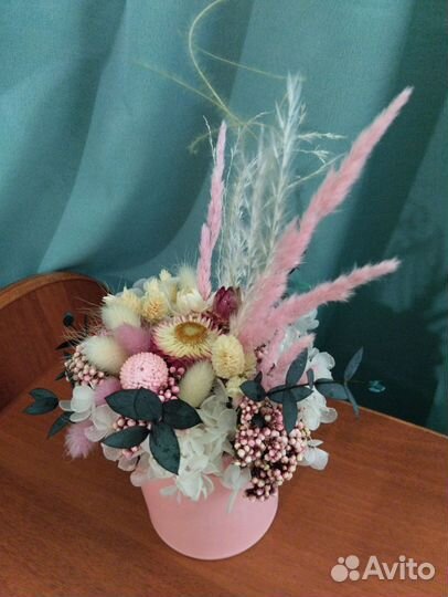 Букет из сухоцветов в кашпо